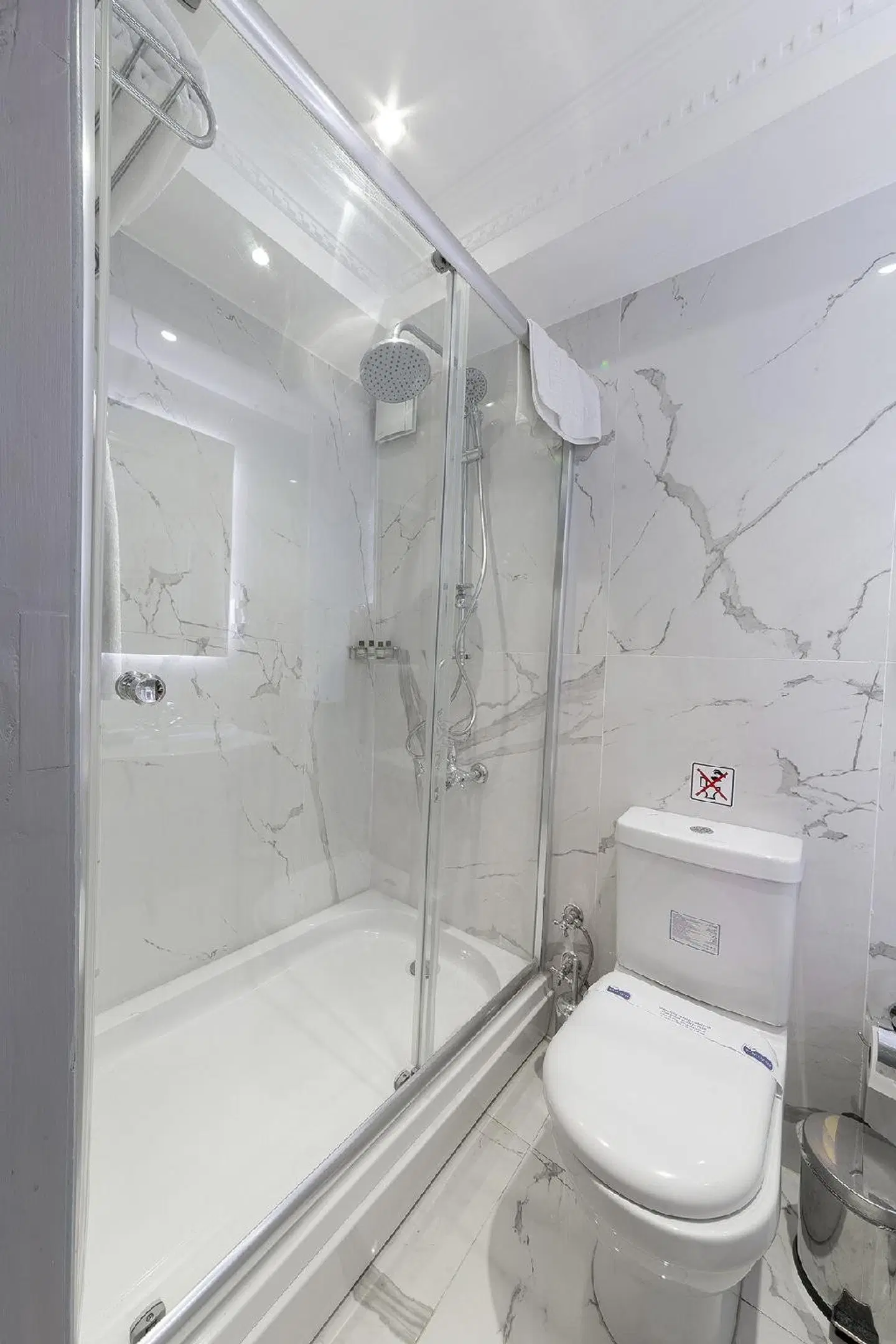 No2 Hotel Badezimmer