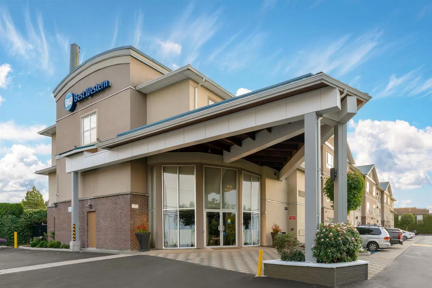 Best Western King George Inn & Suites EXTERIOR
