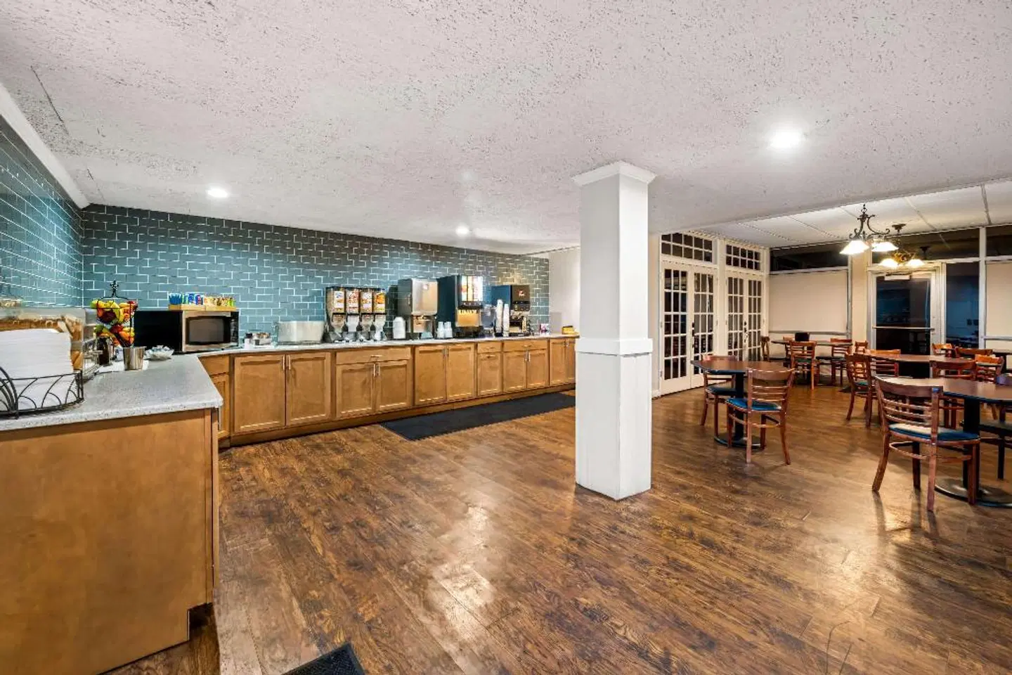 Days Inn by Wyndham Dubuque Bar