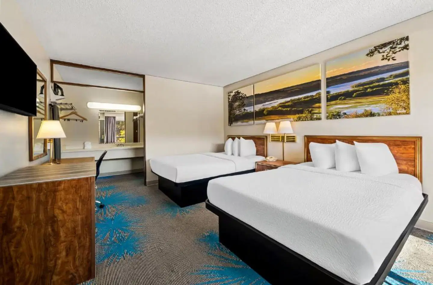 Days Inn by Wyndham Dubuque ROOM_EXAMPLE