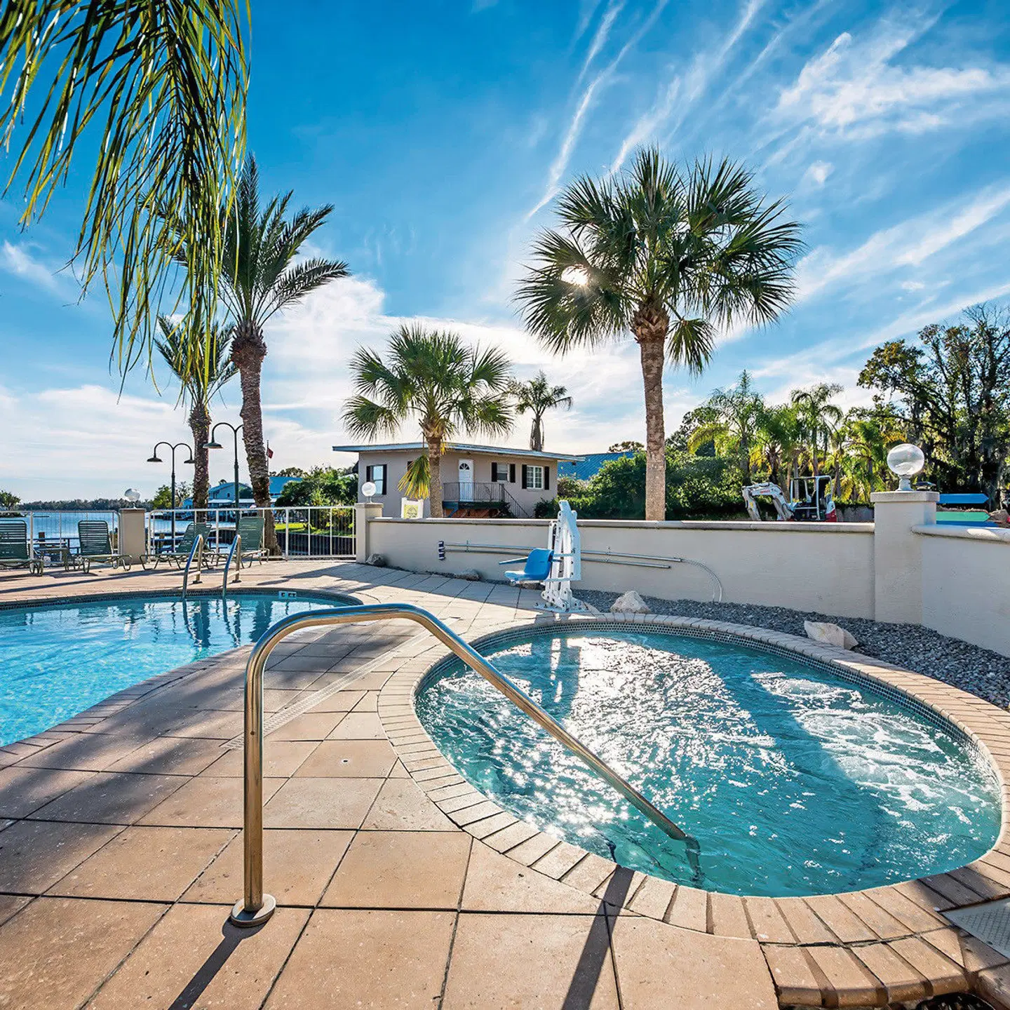 Paddletail Waterfront Lodge OUTDOOR_POOL