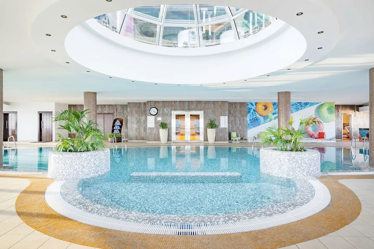 Qabila Westbay Hotel Hallenbad