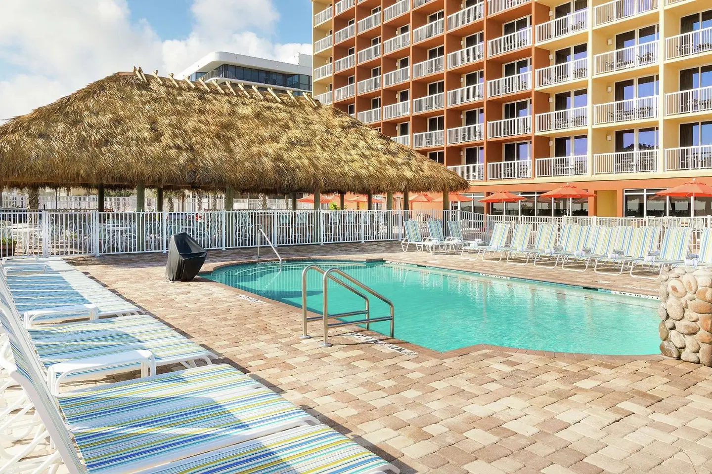Hampton Inn Daytona Beach/Beachfront OUTDOOR_POOL