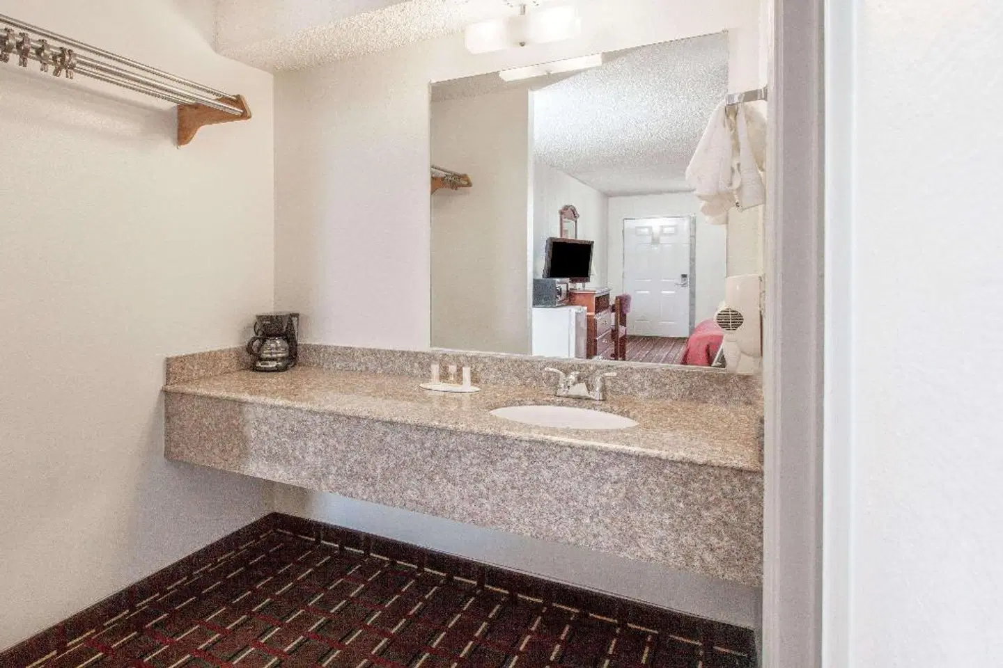 Days Inn by Wyndham El Reno Badezimmer