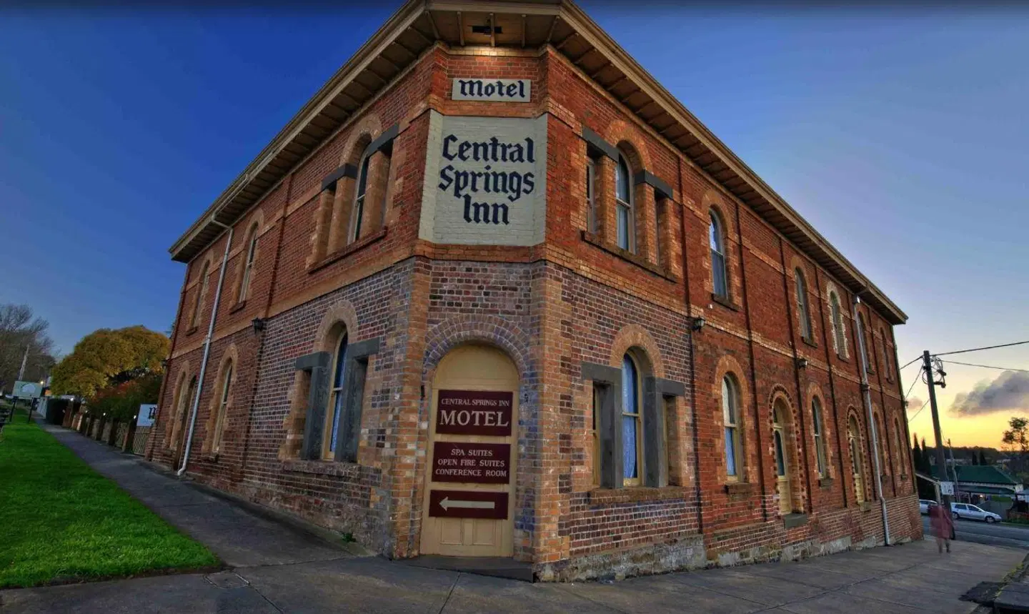 Central Springs Inn EXTERIOR