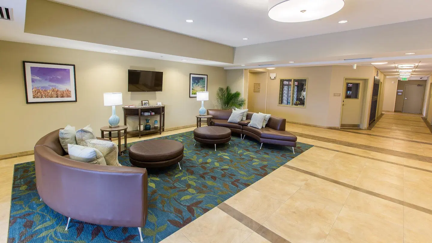 Candlewood Suites Overland Park - W 135th St. by IHG LOUNGE_LOBBY