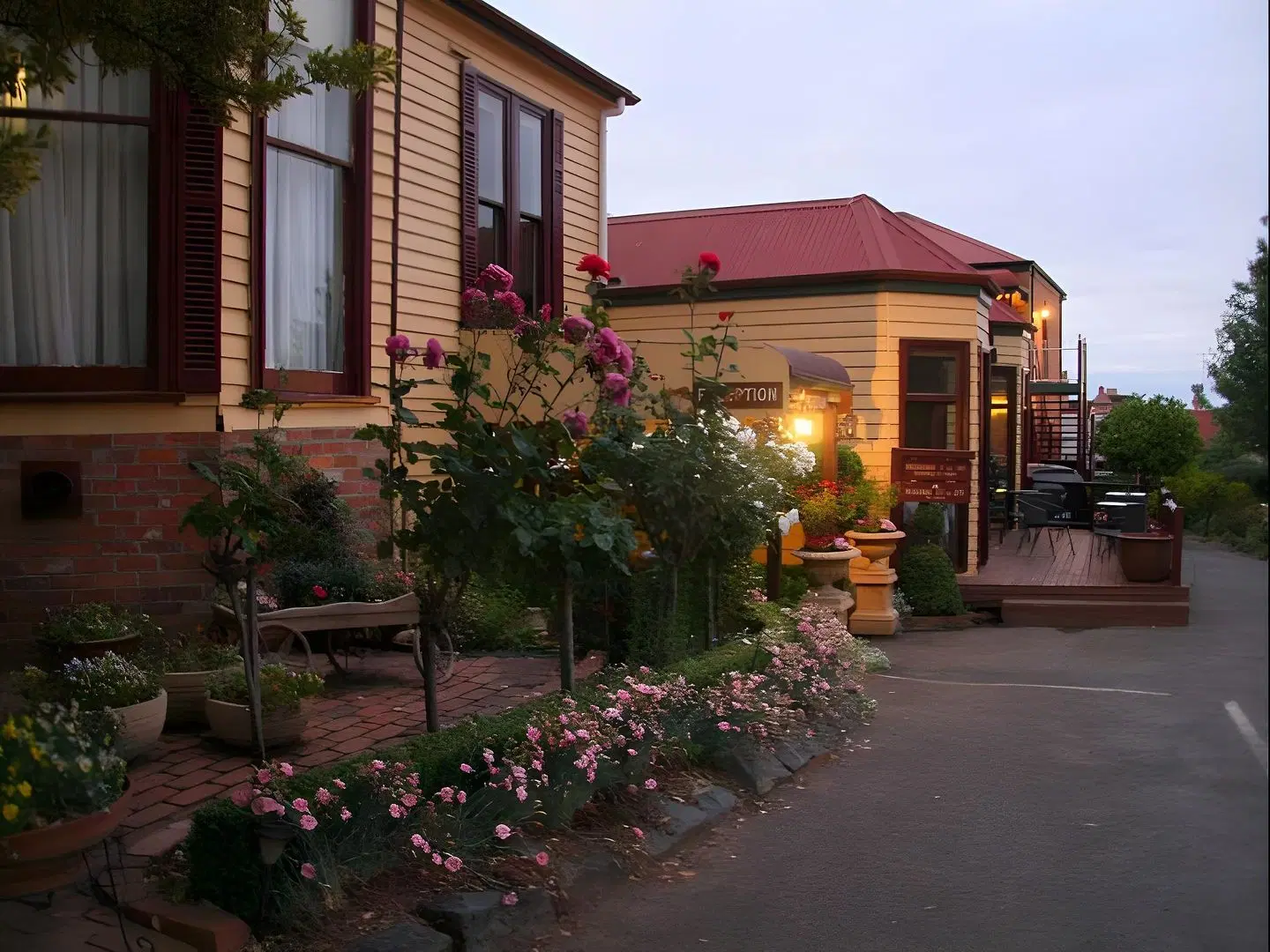 Central Springs Inn EXTERIOR