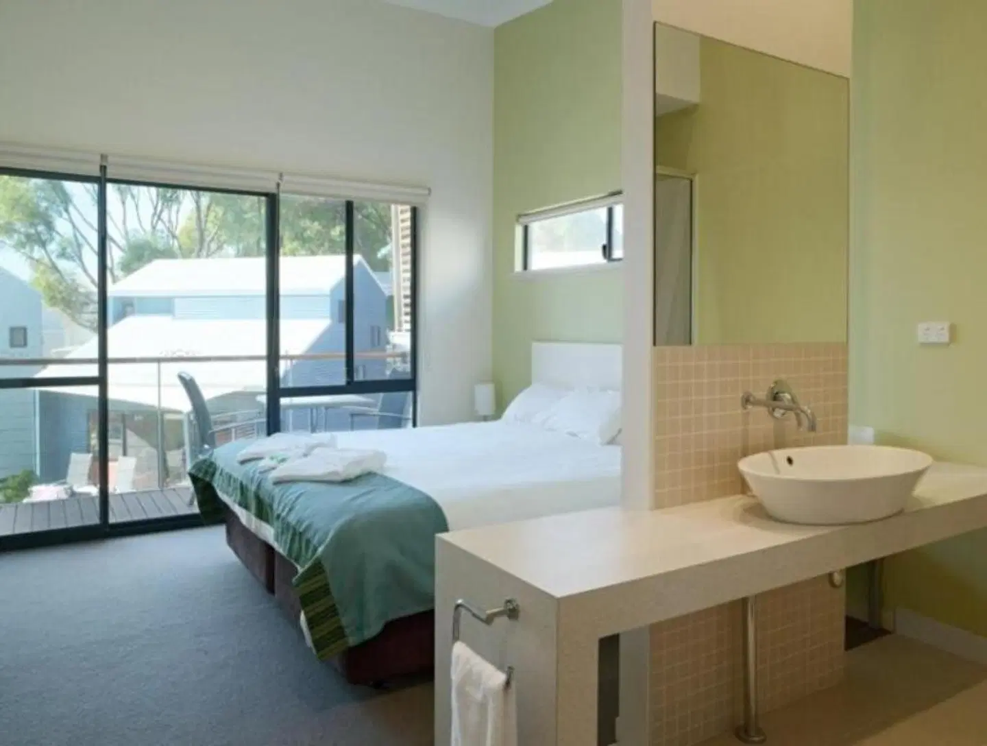Footprints Preston Beach ROOM_EXAMPLE