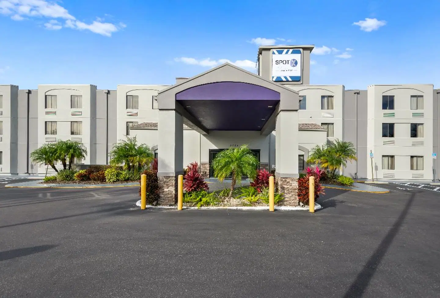 SPOT X Hotel Tampa Bay EXTERIOR