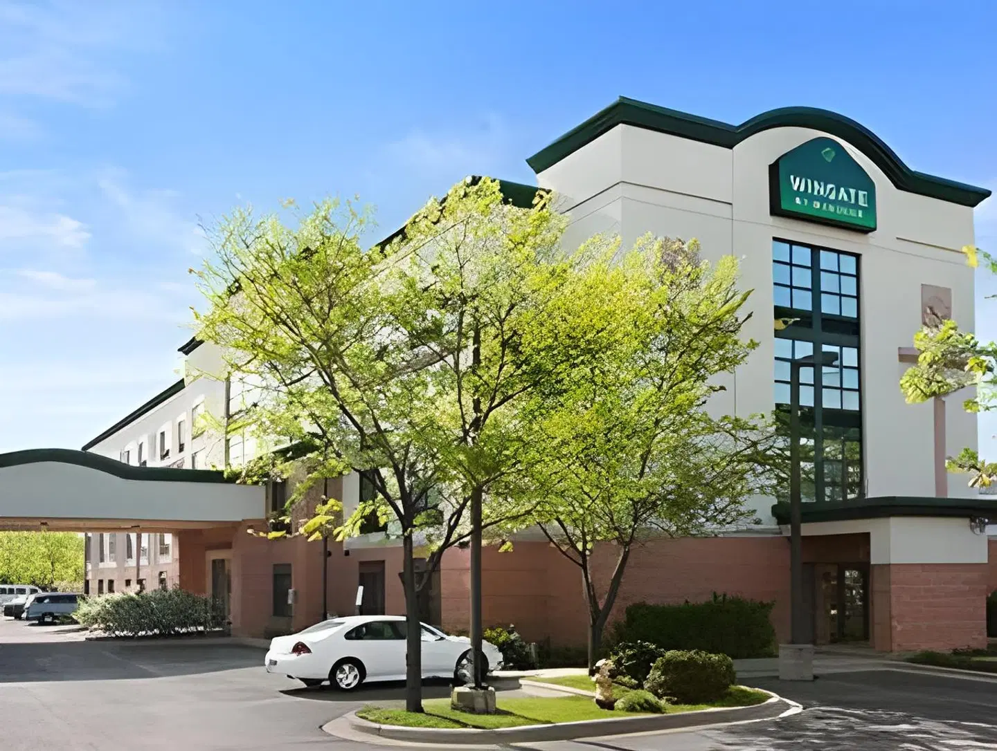 Wingate by Wyndham Arlington Heights EXTERIOR