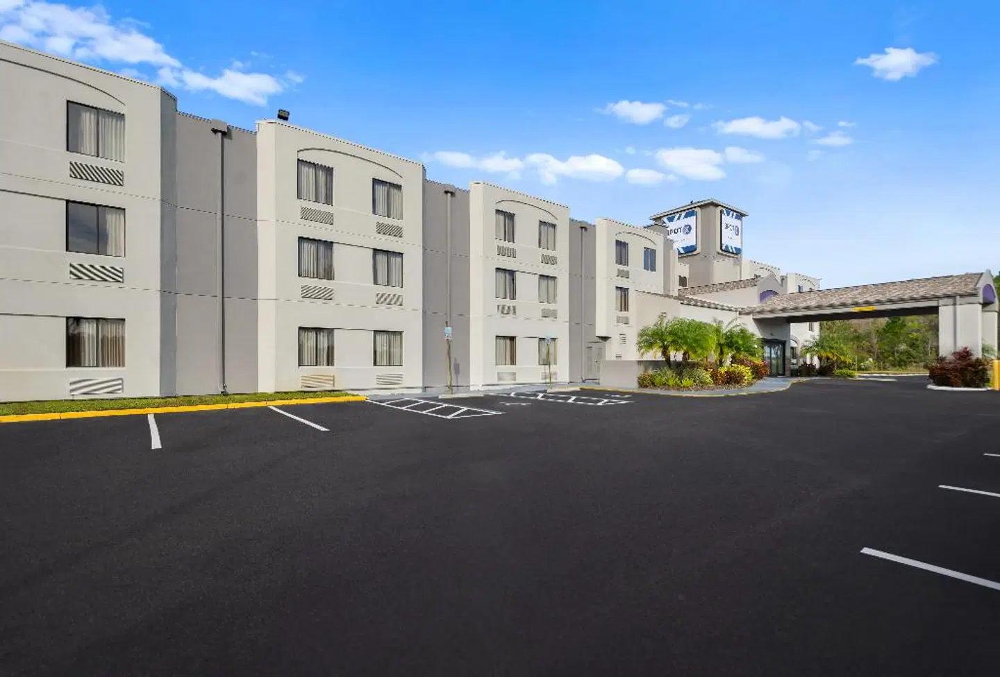 SPOT X Hotel Tampa Bay EXTERIOR