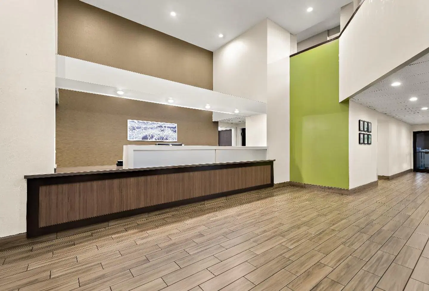 SPOT X Hotel Tampa Bay LOUNGE_LOBBY