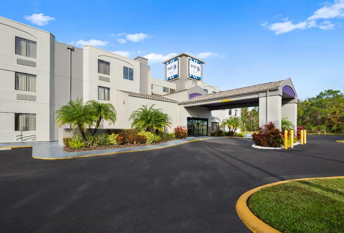 SPOT X Hotel Tampa Bay EXTERIOR