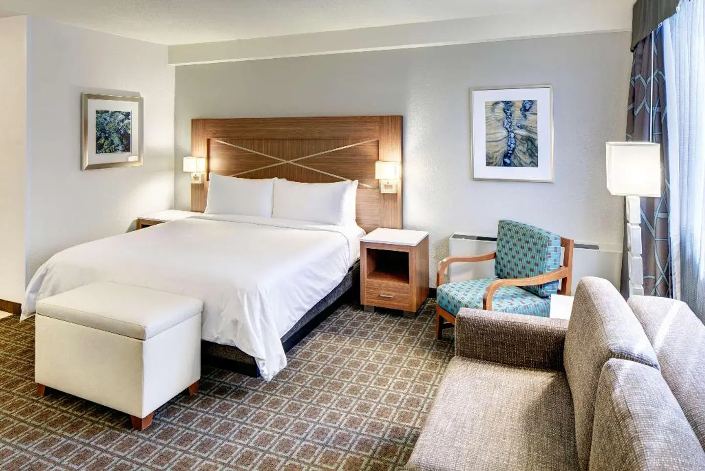 DoubleTree by Hilton Hotel Milwaukee Downtown ROOM_EXAMPLE