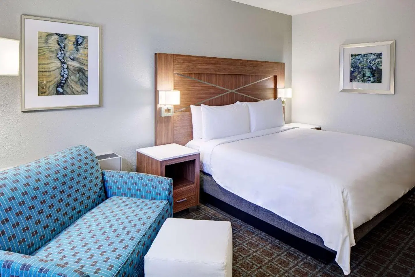 DoubleTree by Hilton Hotel Milwaukee Downtown ROOM_EXAMPLE
