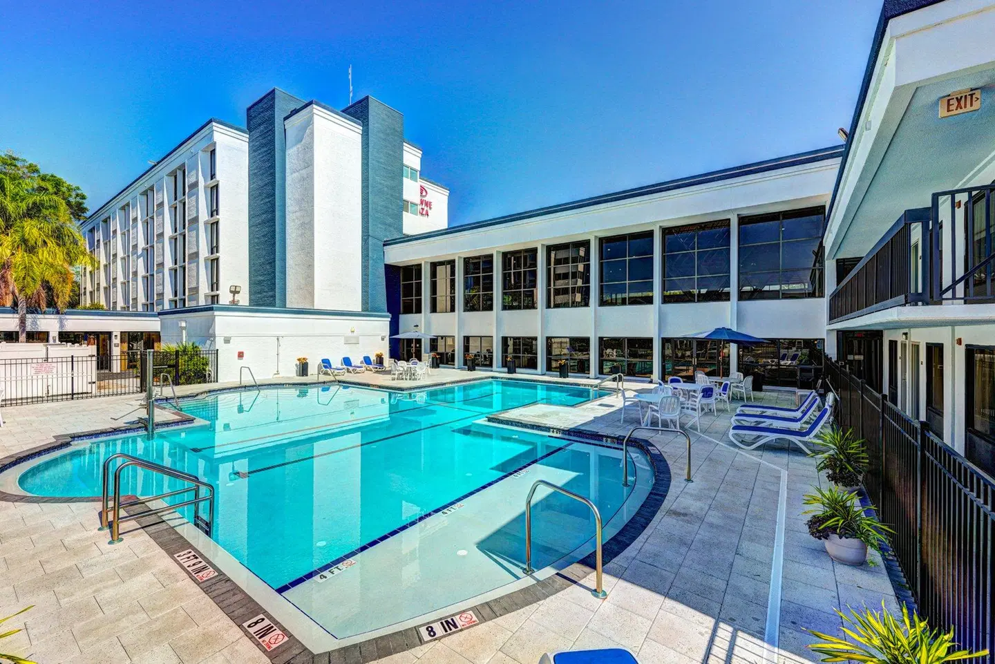 Crowne Plaza Jacksonville Airport by IHG OUTDOOR_POOL