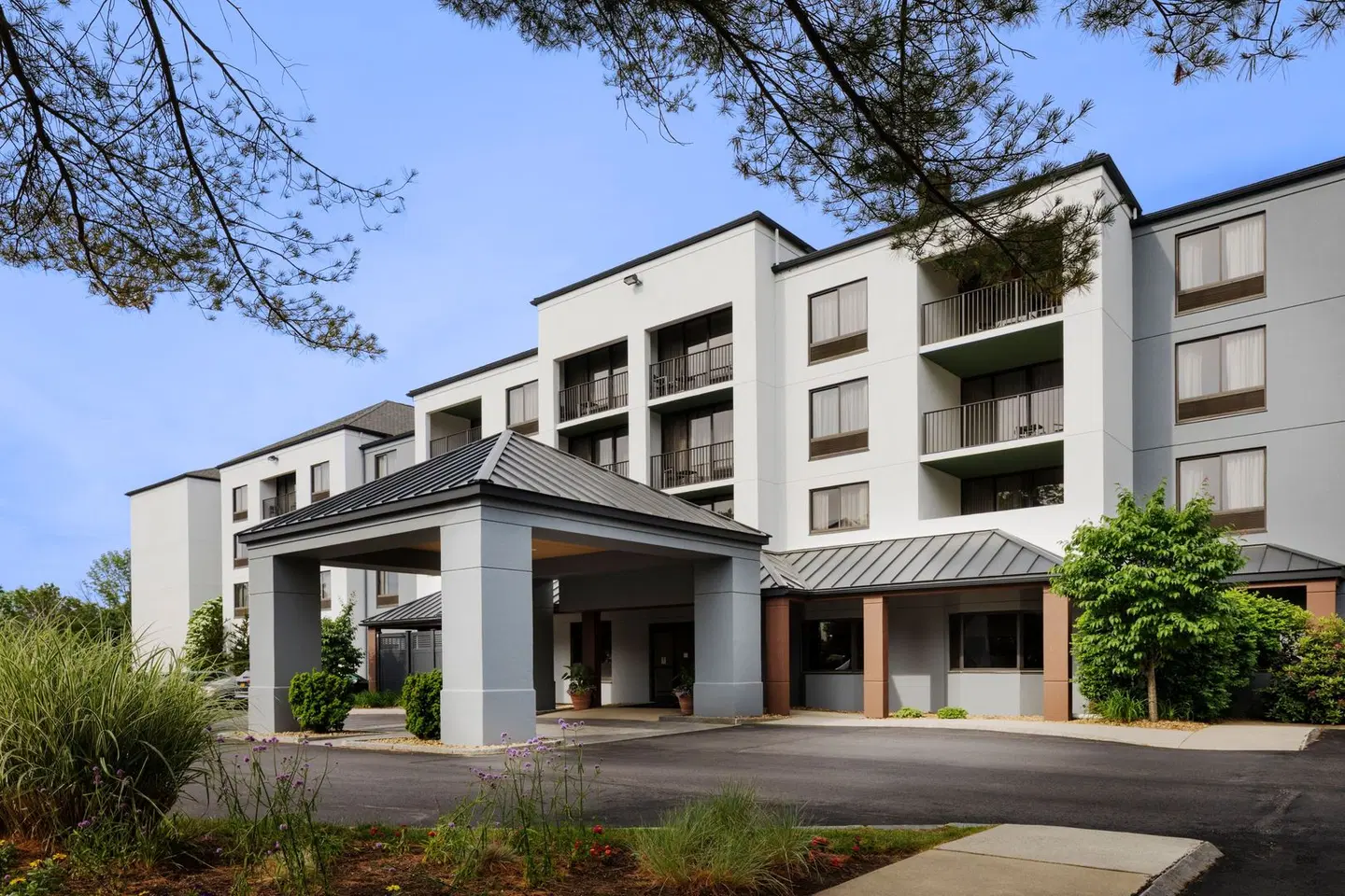 Courtyard by Marriott Portsmouth EXTERIOR
