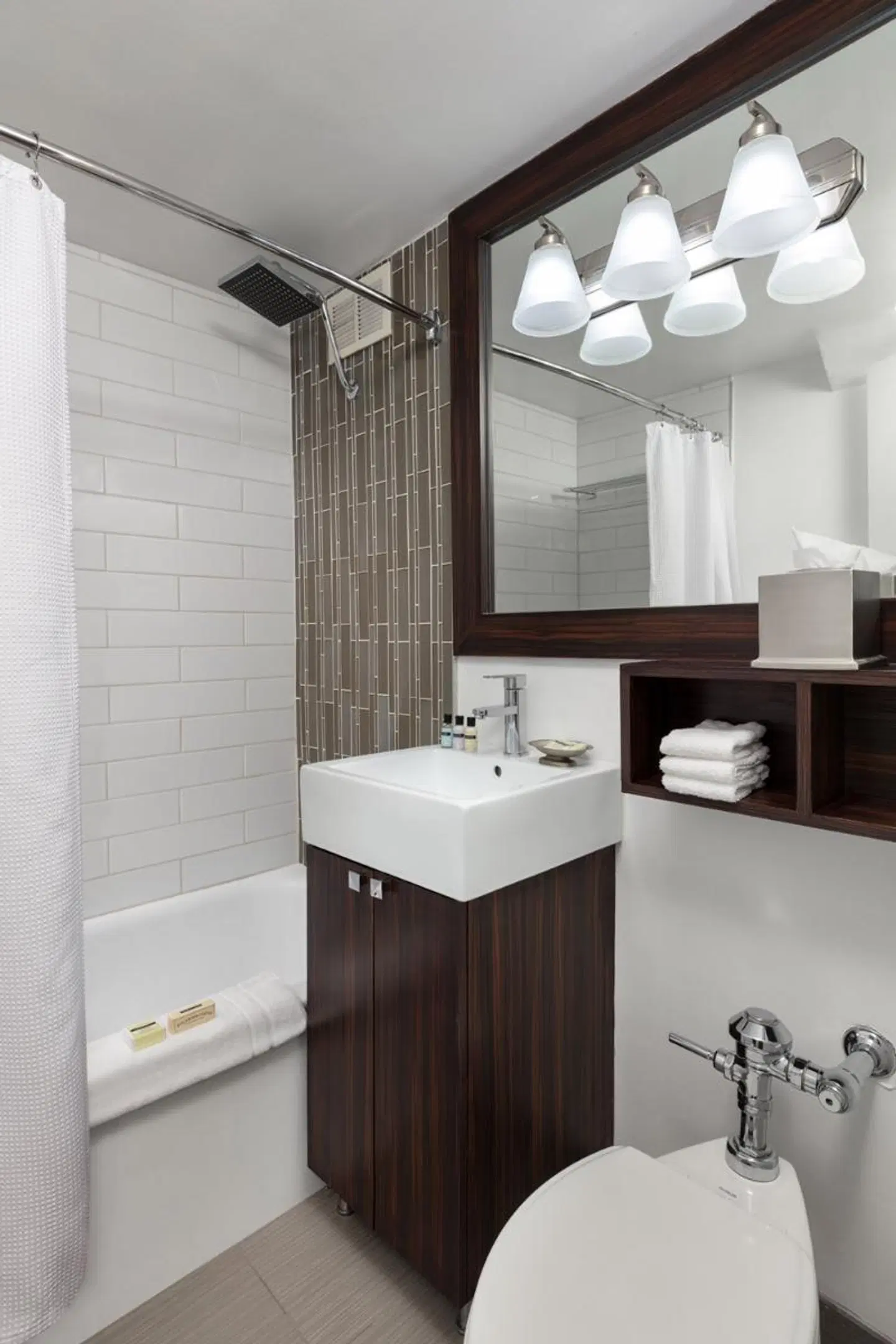 Executive Hotel Pacific Badezimmer