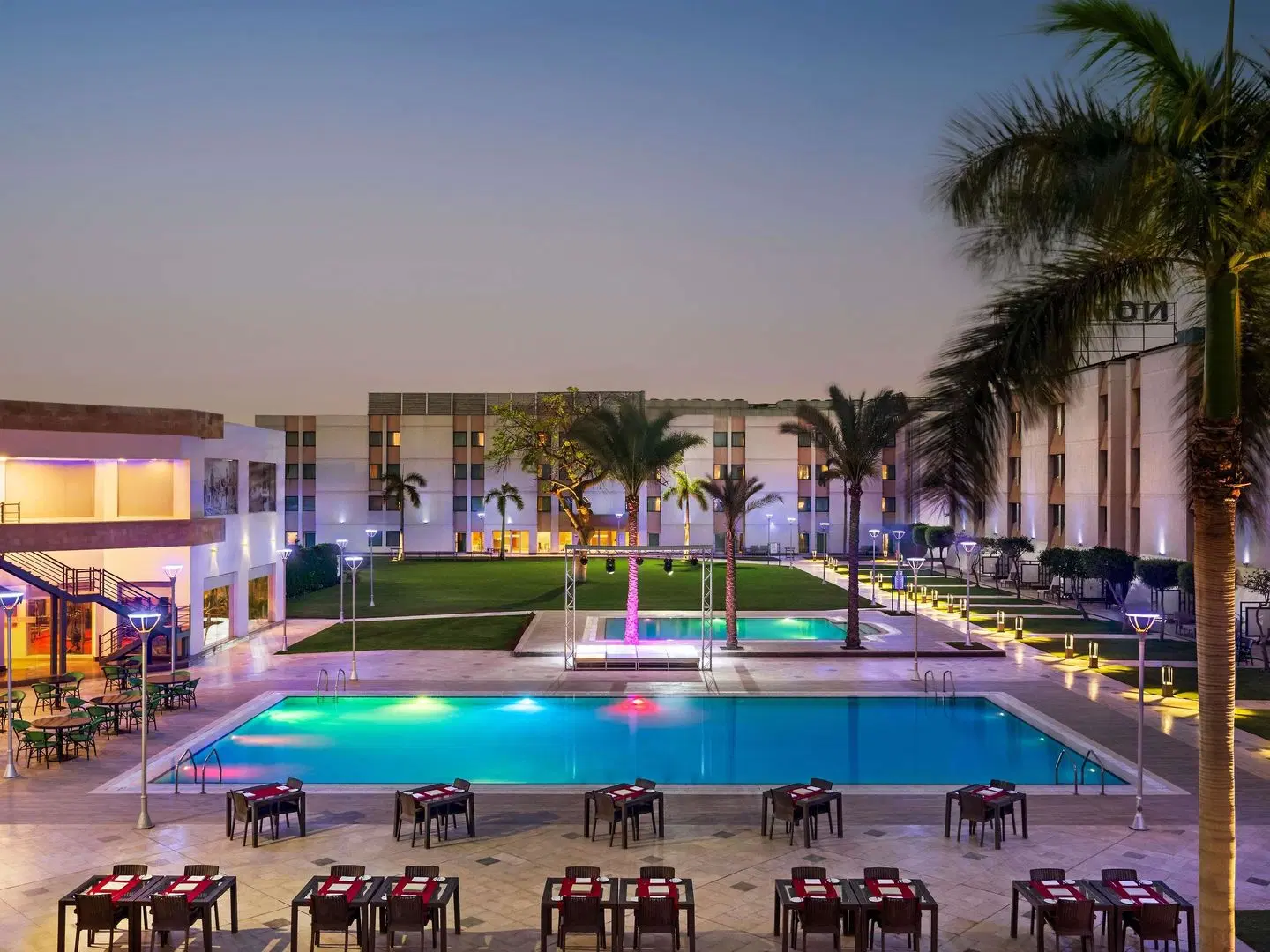 Novotel Cairo Airport Hotel OUTDOOR_POOL