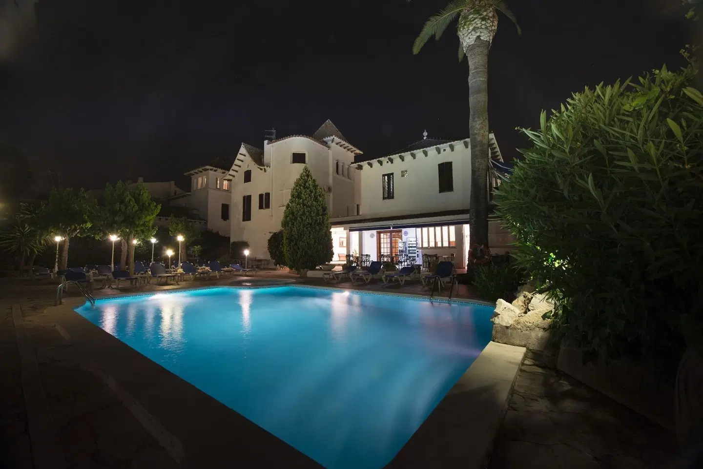 Capri OUTDOOR_POOL