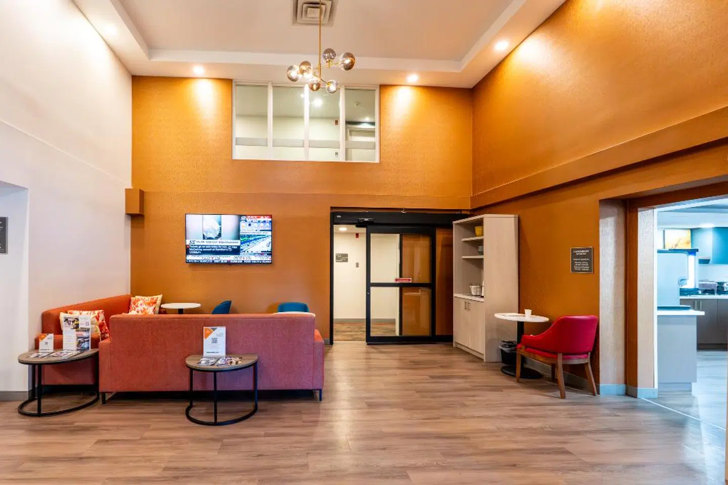 Comfort Suites London LOUNGE_LOBBY