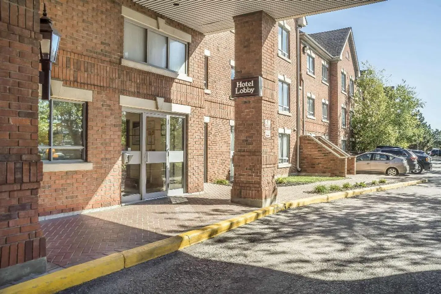 Comfort Suites London EXTERIOR