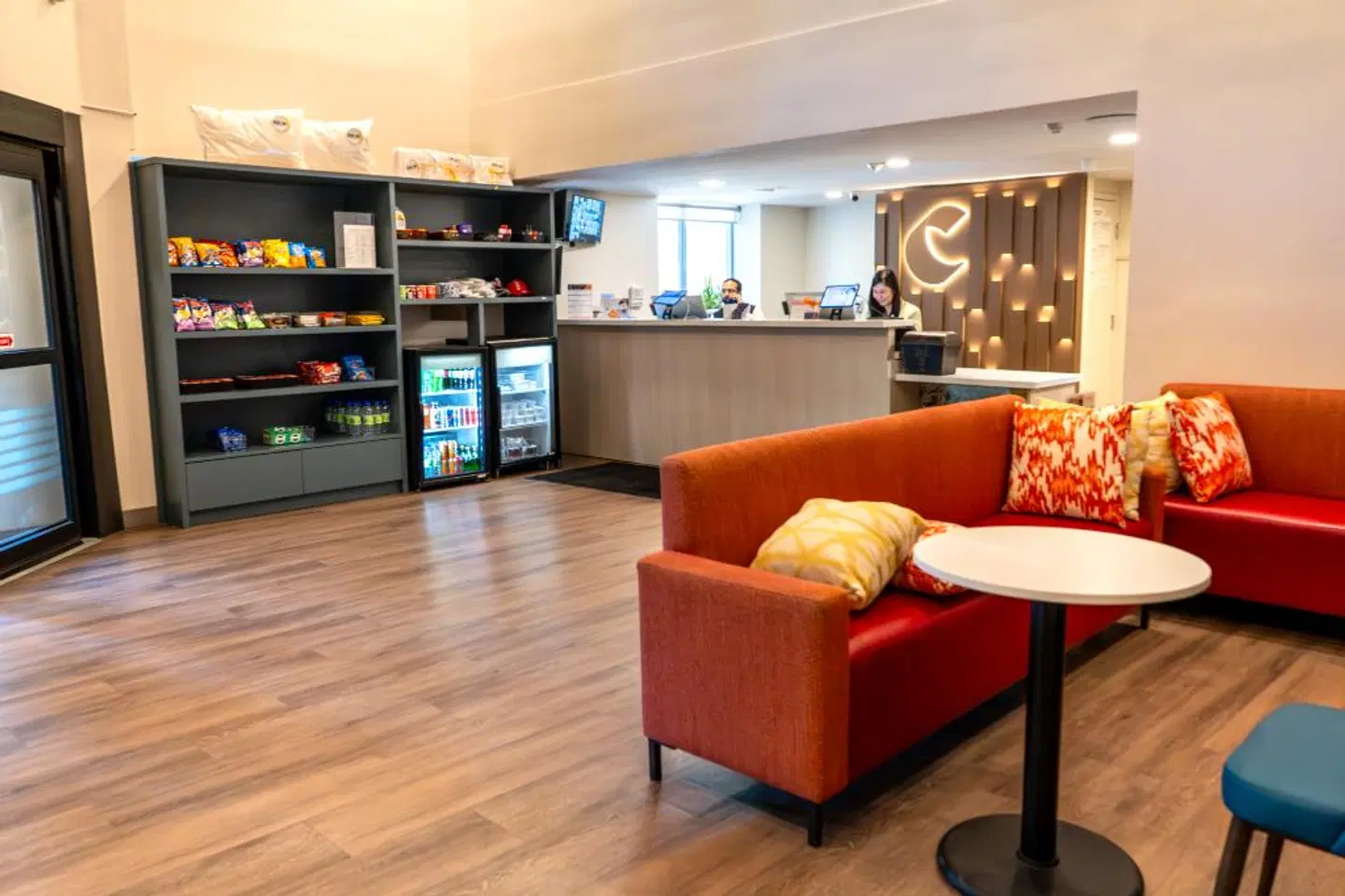 Comfort Suites London Bar