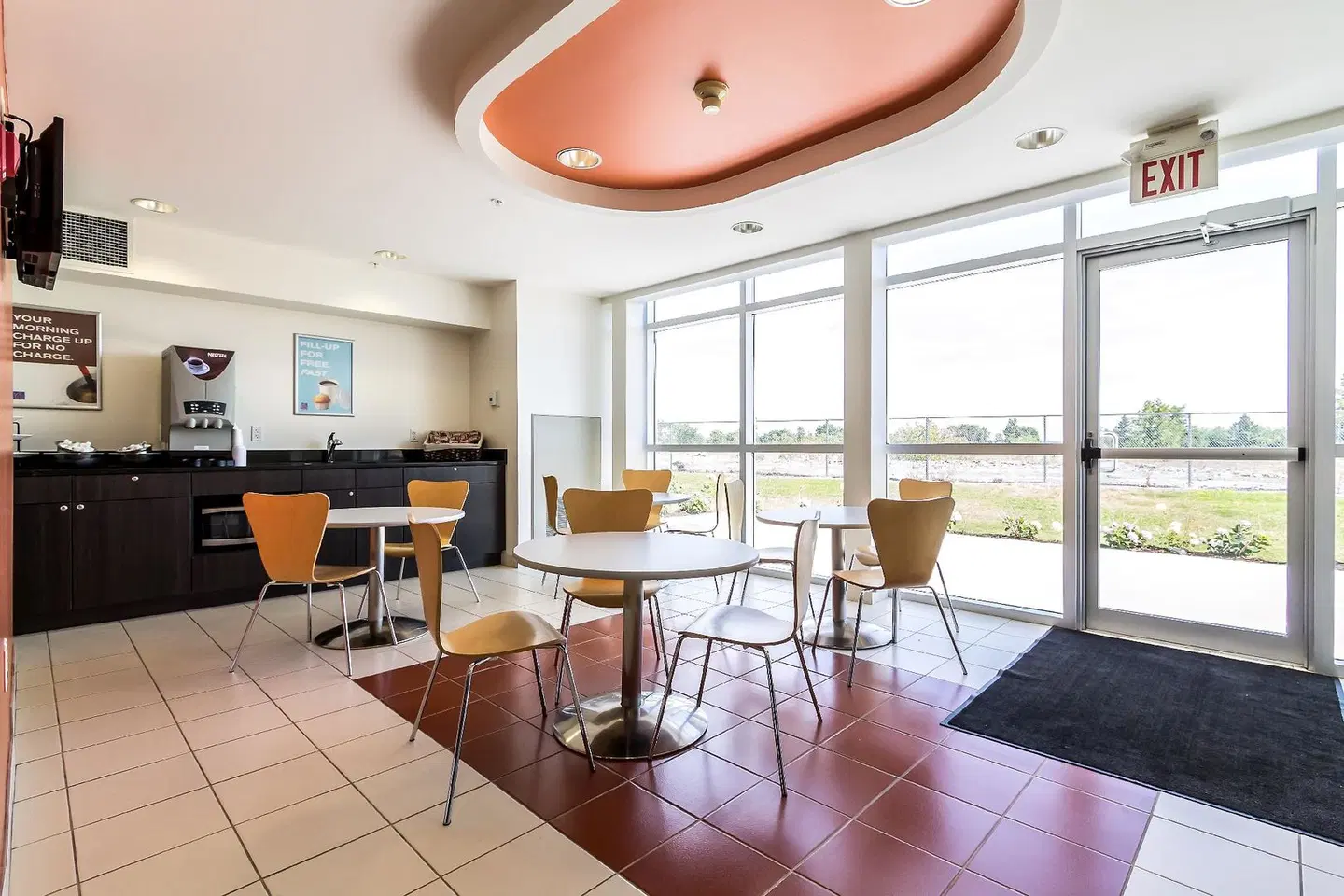Motel 6 Kingston, ON LOUNGE_LOBBY
