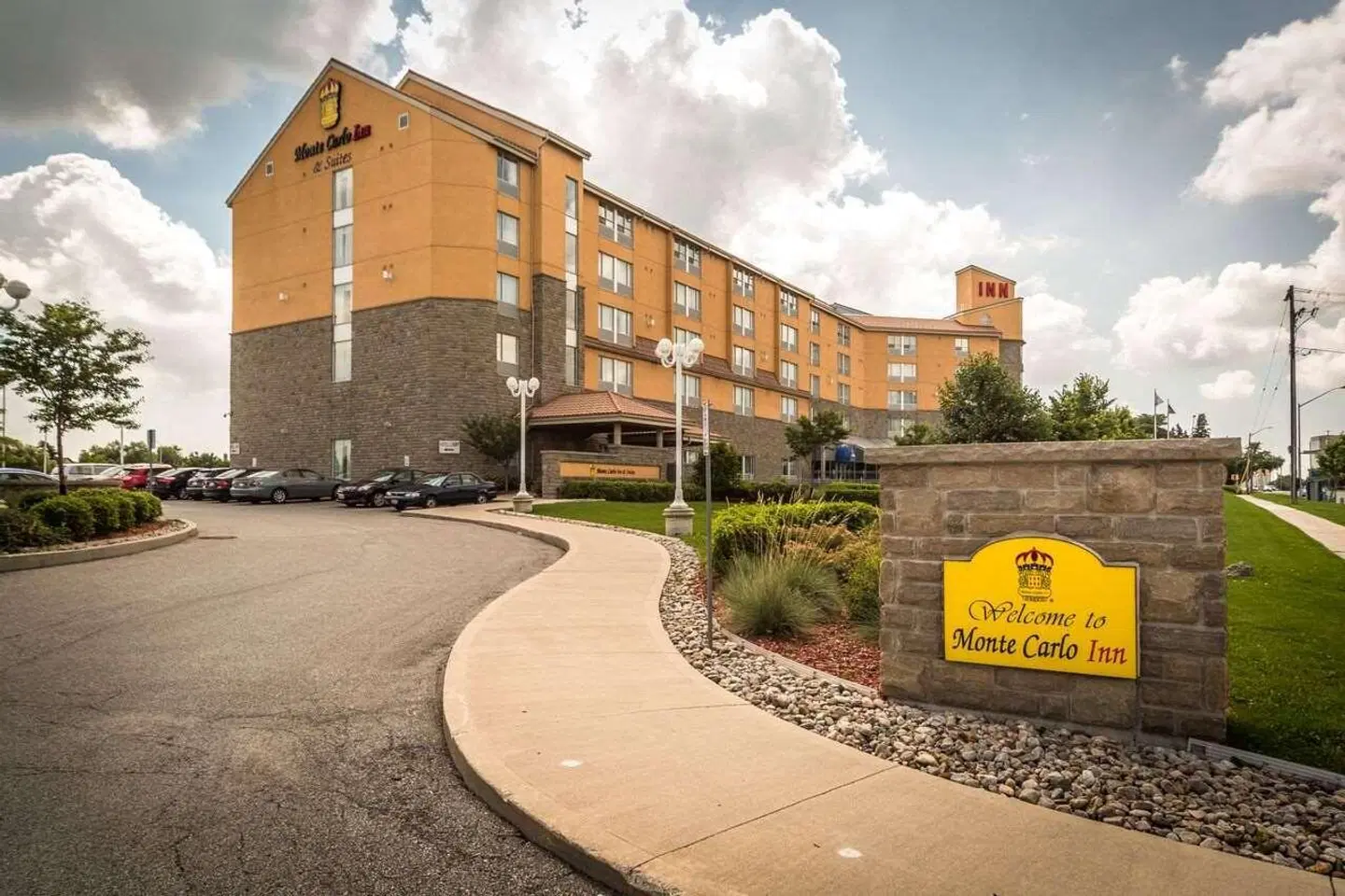 Monte Carlo Inn & Suites Downtown Markham EXTERIOR