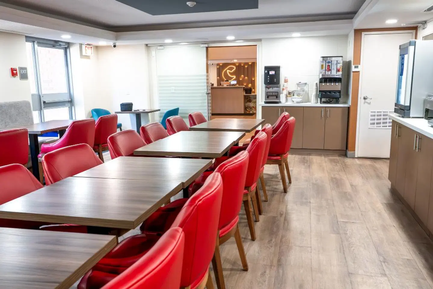 Comfort Suites London Bar