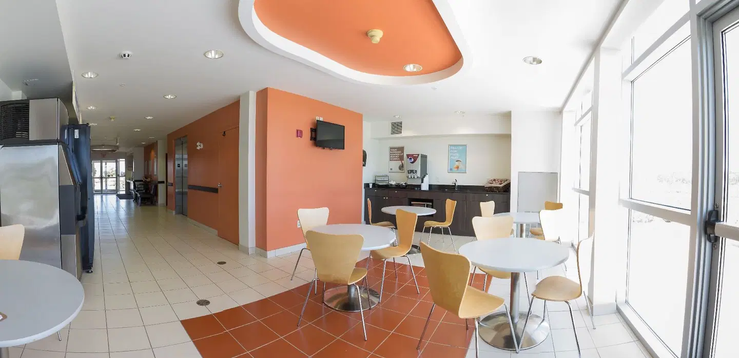Motel 6 Kingston, ON LOUNGE_LOBBY