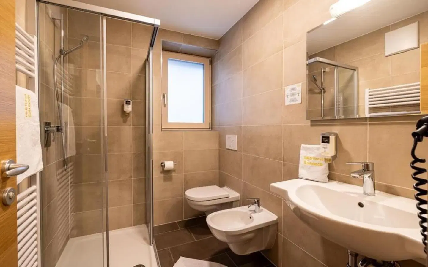 B&B Hotel Sonneck Badezimmer