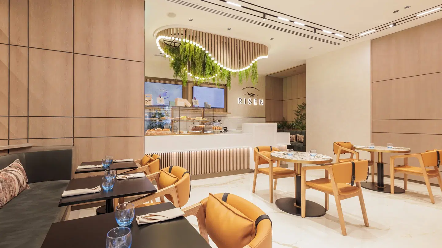 Holiday Inn Dubai Village Circle Bar