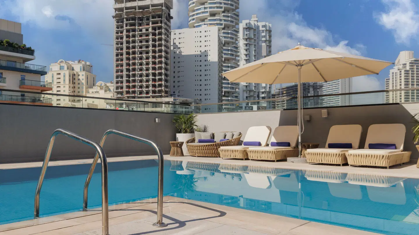 Holiday Inn Dubai Village Circle OUTDOOR_POOL