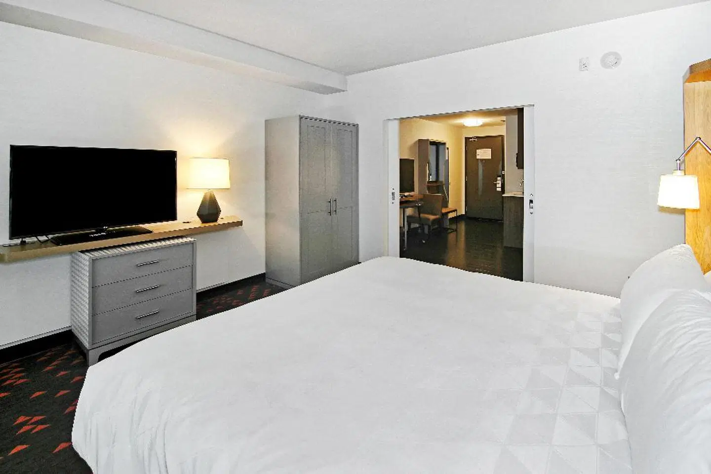 Holiday Inn & Suites Calgary Airport North ROOM_EXAMPLE