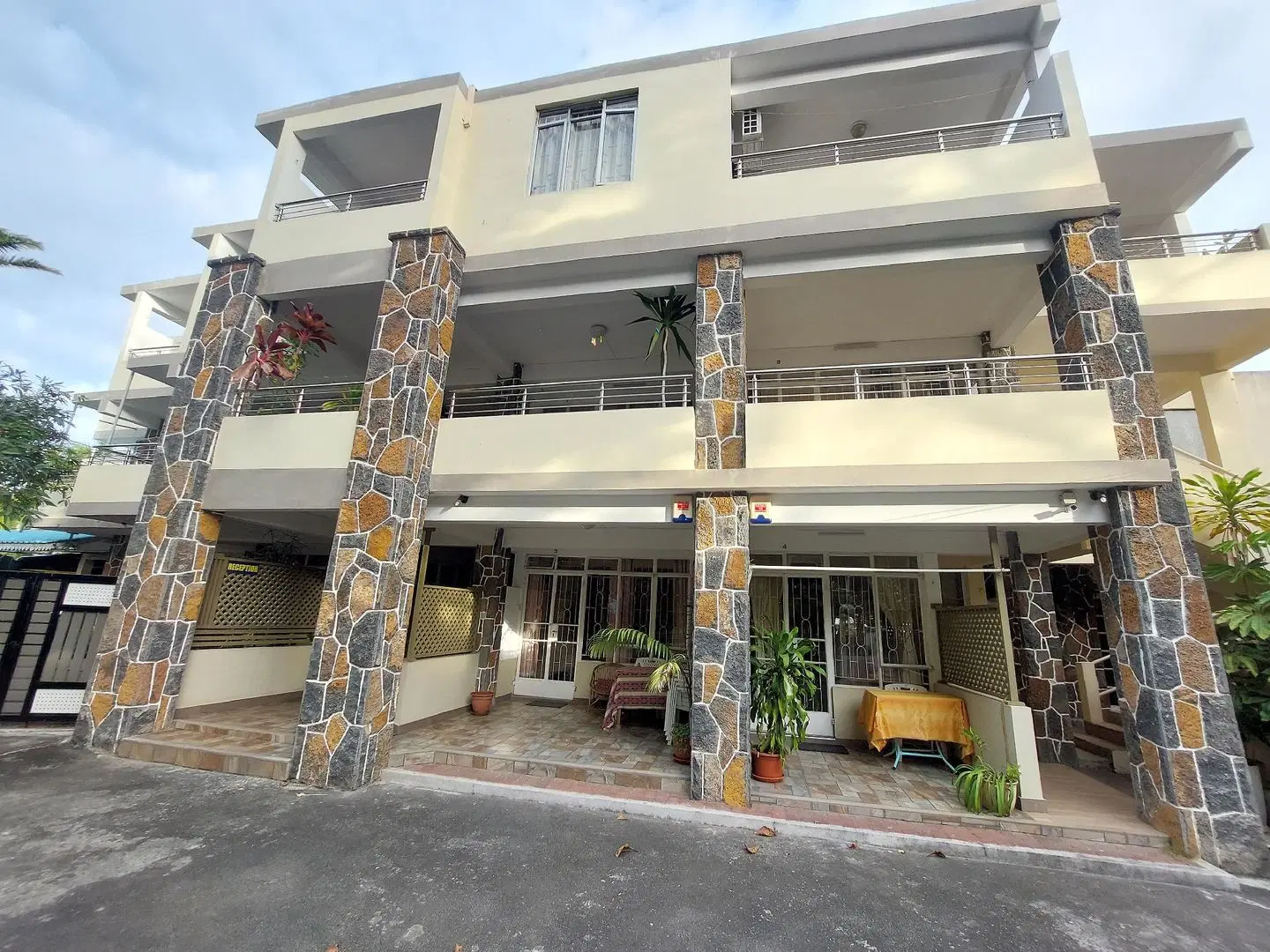 Pereybere Beach Apartments EXTERIOR