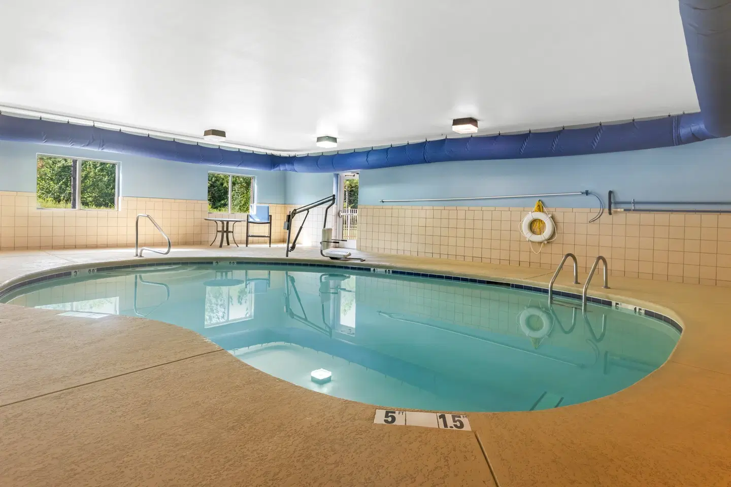 Holiday Inn Express & Suites Florence Northeast by IHG Hallenbad