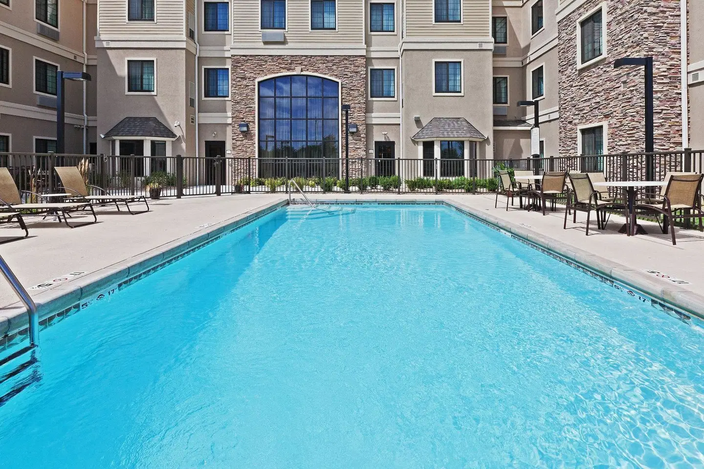Staybridge Suites Wichita by IHG OUTDOOR_POOL