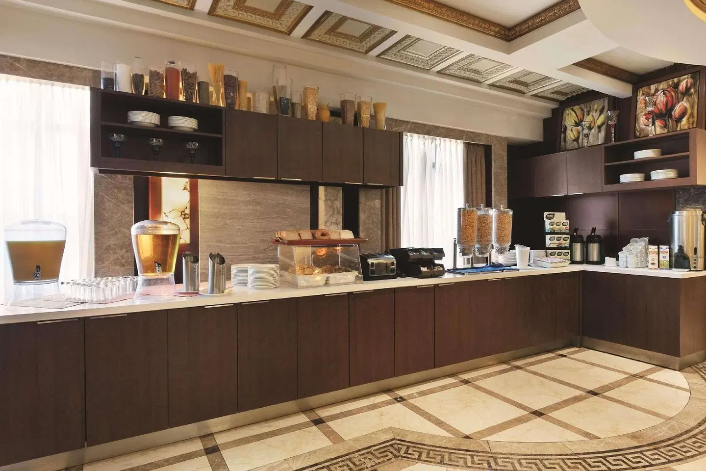 Radisson Toronto Airport West Bar