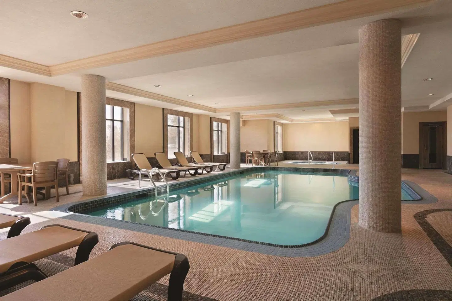 Radisson Toronto Airport West Hallenbad
