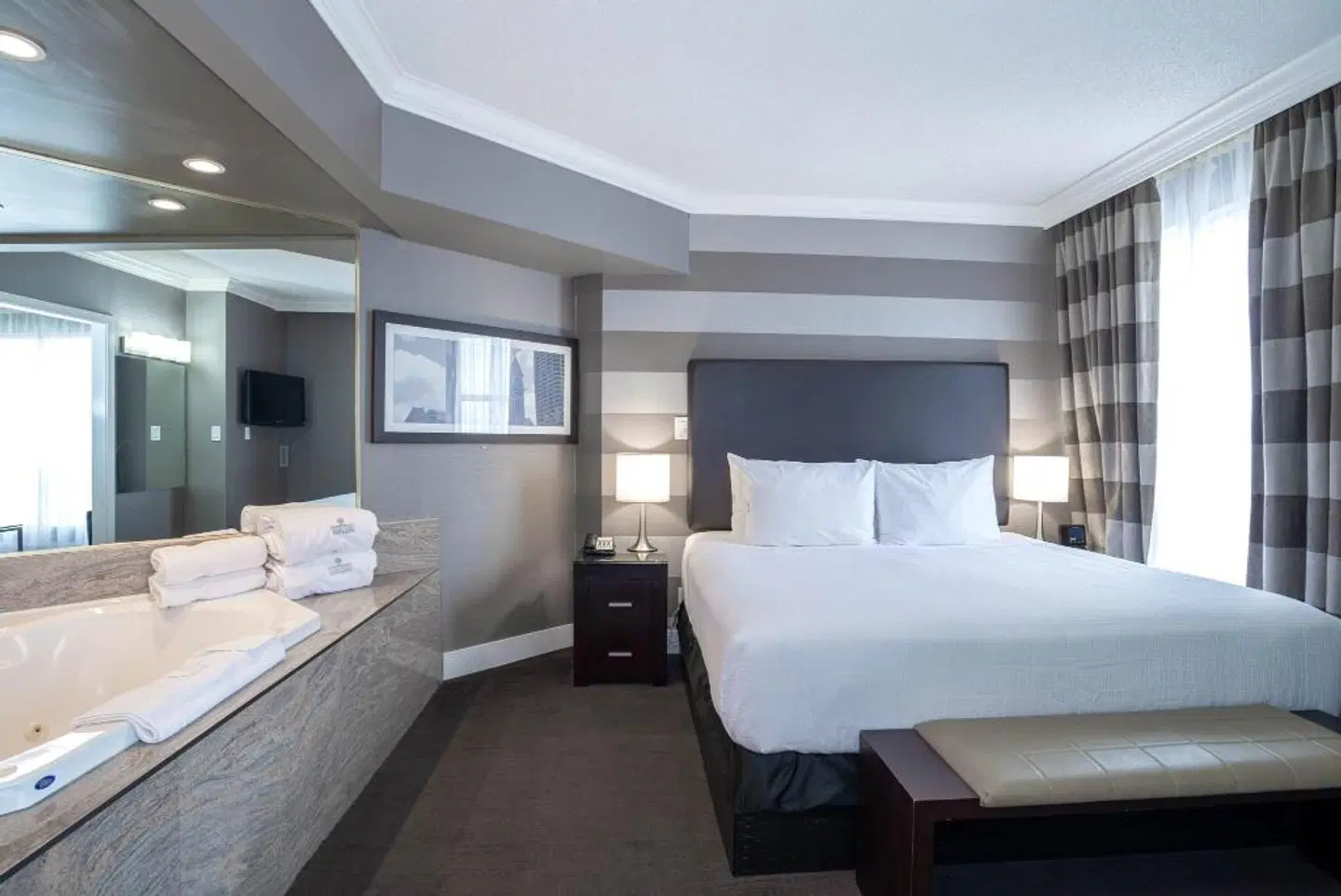 Sandman Signature Mississauga Hotel ROOM_EXAMPLE