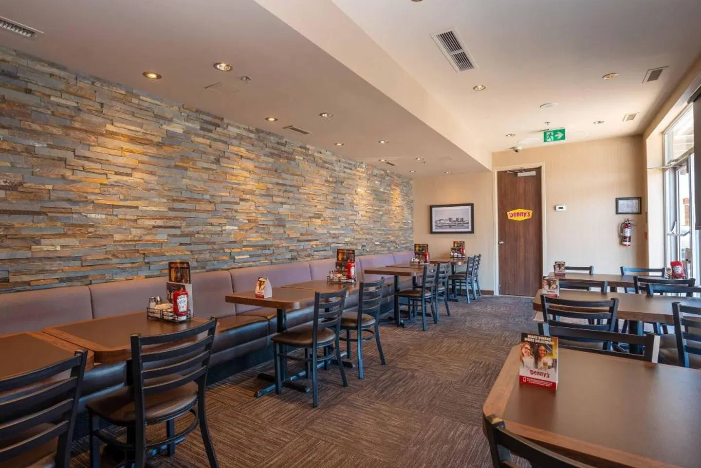 Sandman Signature Mississauga Hotel Bar