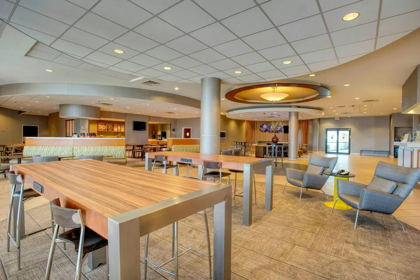 SpringHill Suites by Marriott Lawrence Downtown Bar