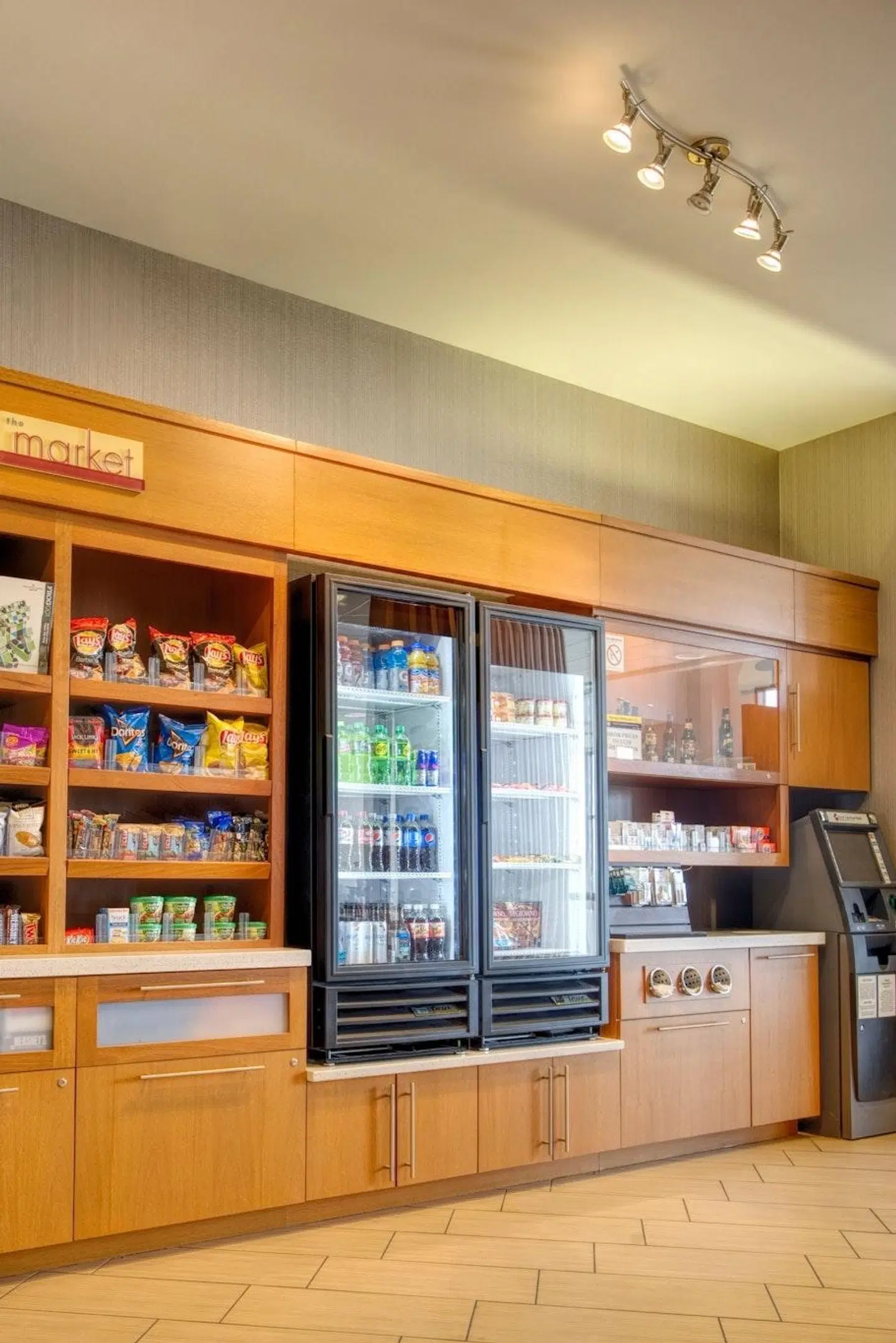 SpringHill Suites by Marriott Lawrence Downtown Bar