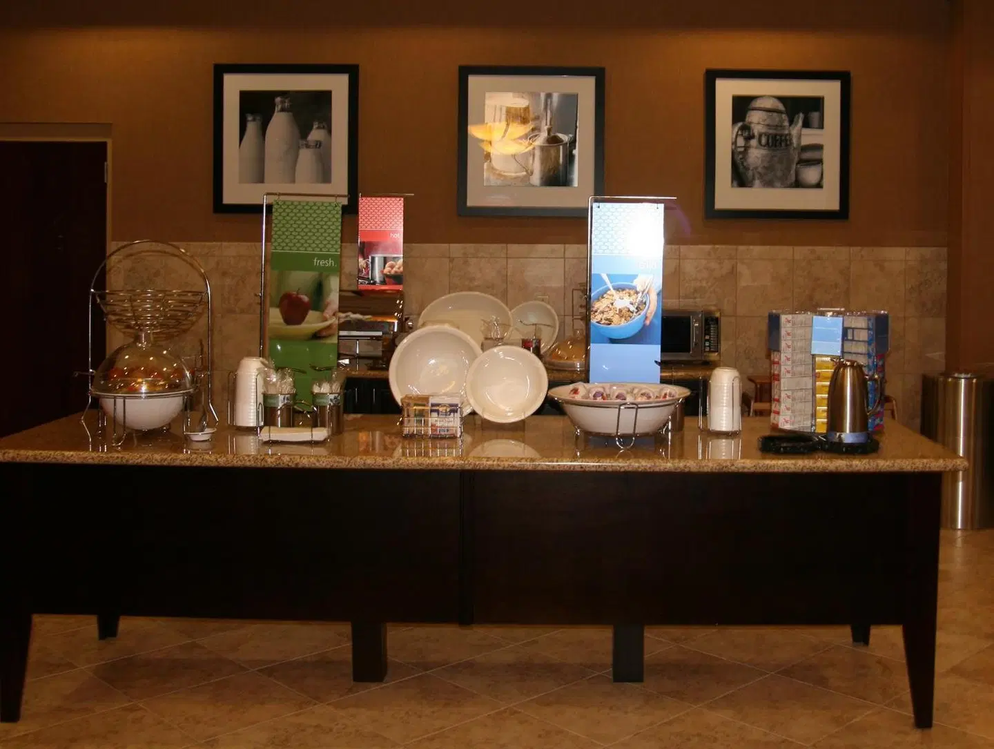 Hampton Inn & Suites Huntsville Hampton Cove Bar