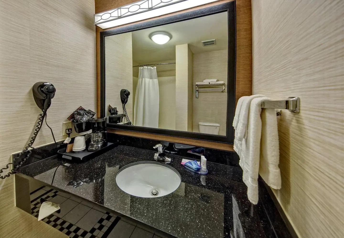 Fairfield by Marriott Inn & Suites Oklahoma City Airport Badezimmer