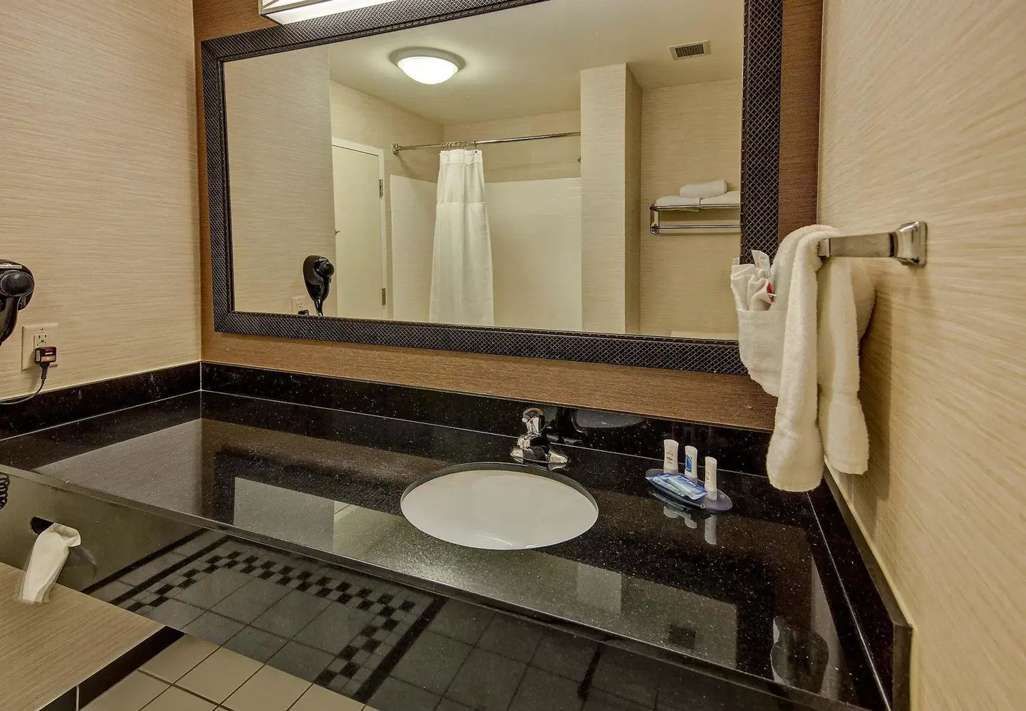 Fairfield by Marriott Inn & Suites Oklahoma City Airport Badezimmer