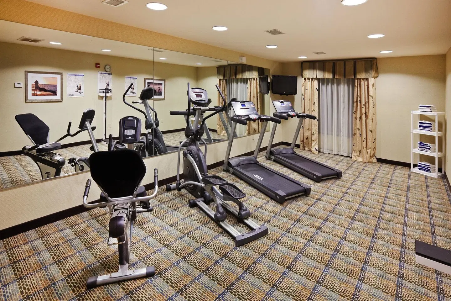 Holiday Inn Express & Suites Okmulgee by IHG SPORTS_AND_LEISURE