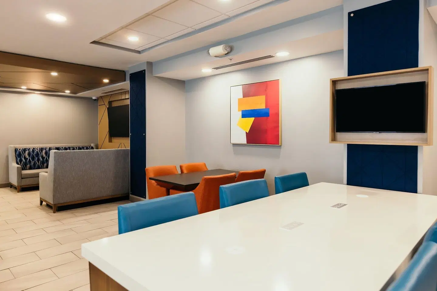 Holiday Inn Express & Suites Urbandale Des Moines by IHG ROOM_EXAMPLE