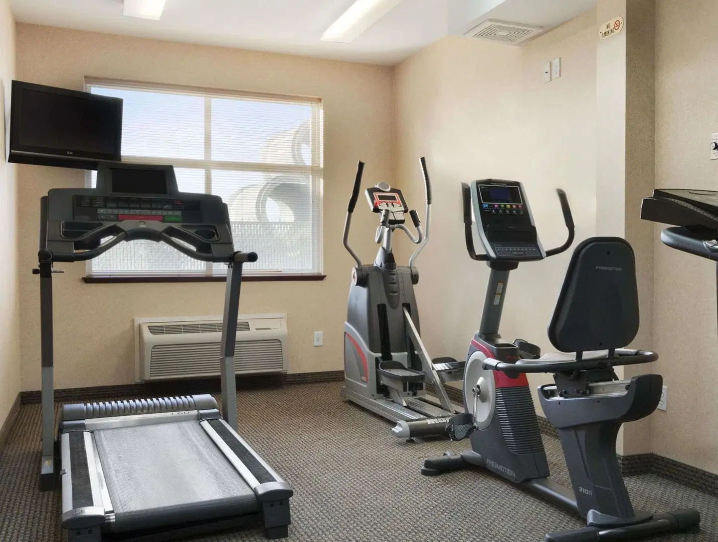 Days Inn & Suites by Wyndham Langley SPORTS_AND_LEISURE